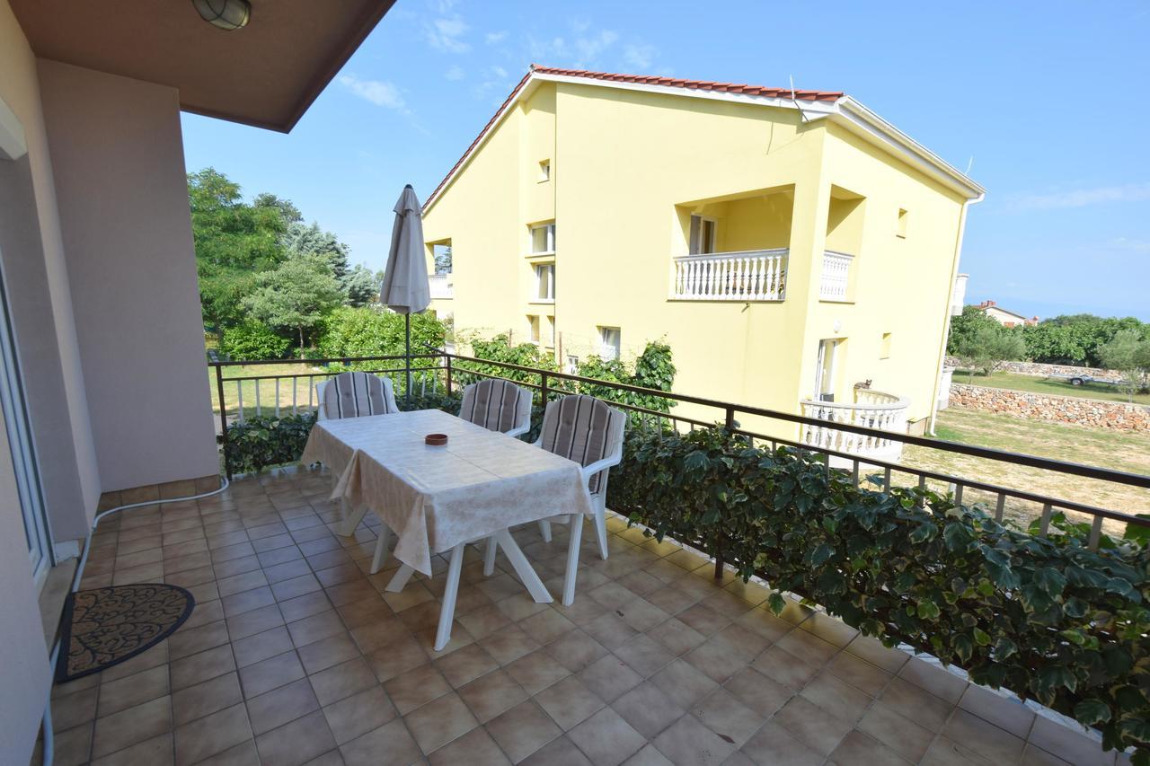 Apartments Josipa Malinska Exterior foto